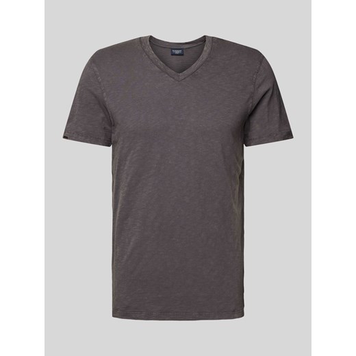T-shirt z dekoltem w serek ze sklepu Peek&Cloppenburg  w kategorii T-shirty męskie - zdjęcie 172115121