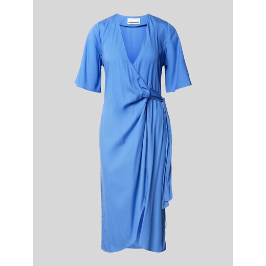 Sukienka midi z wiązanym paskiem model ‘NATAALE’ ze sklepu Peek&Cloppenburg  w kategorii Sukienki - zdjęcie 172115133