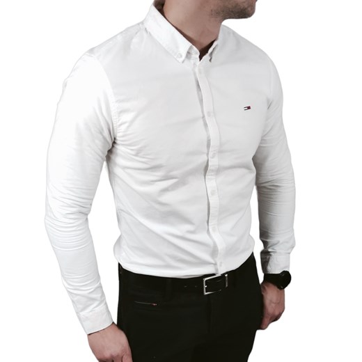 Koszula   slim fit biała Tommy Jeans DM0DM09594 YBR White Oxford DM ze sklepu Moda Męska w kategorii Koszule męskie - zdjęcie 172129750