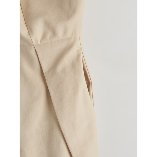 Reserved - Kombinezon z paskiem - beżowy Reserved M Reserved