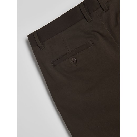 Reserved - Szorty slim fit - ciemnobrązowy Reserved 32 Reserved