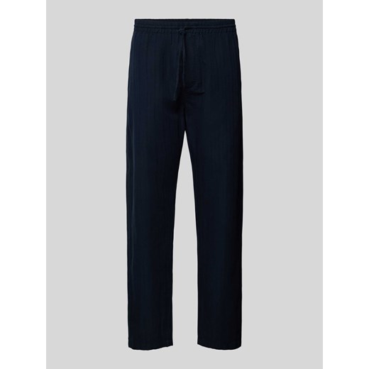 Spodnie materiałowe o kroju relaxed fit ze wzorem w paski ze sklepu Peek&Cloppenburg  w kategorii Spodnie męskie - zdjęcie 172137350