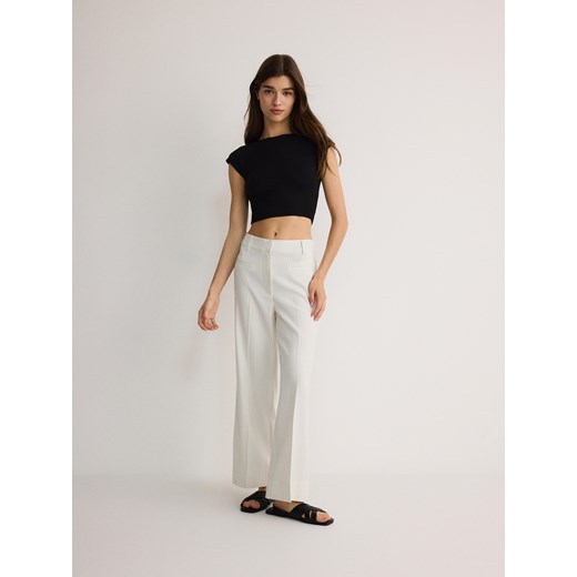 Reserved - Spodnie z kantem - biały ze sklepu Reserved w kategorii Spodnie damskie - zdjęcie 172139702
