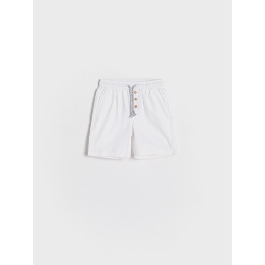 Reserved - Jeansowe szorty - złamana biel ze sklepu Reserved w kategorii Spodenki niemowlęce - zdjęcie 172151240