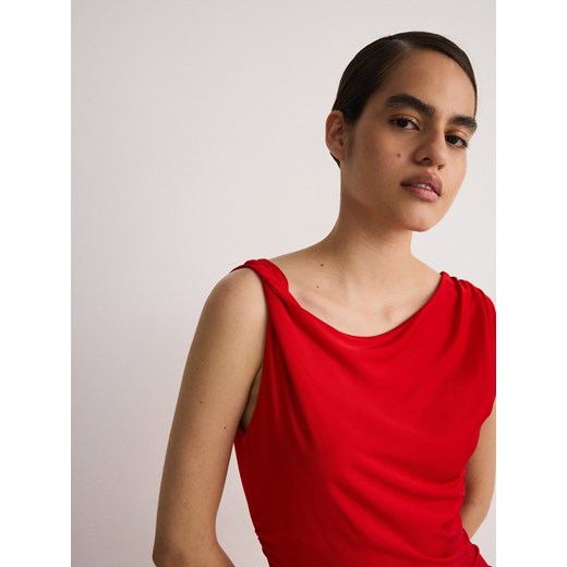 Sukienka Reserved midi bez rękawów elegancka dopasowana