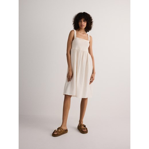 Reserved - Muślinowa sukienka mini - kremowy ze sklepu Reserved w kategorii Sukienki - zdjęcie 172161544