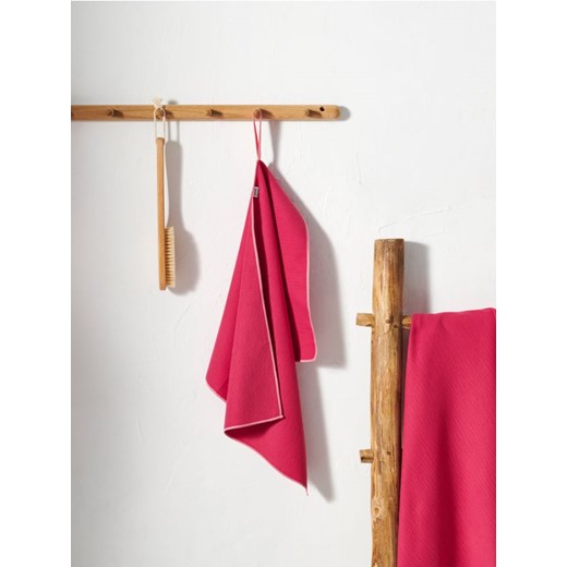 Sinsay - Ręcznik szybkoschnący - różowy ze sklepu Sinsay w kategorii Ręczniki - zdjęcie 172162233