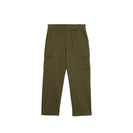 Cropp - Oliwkowe spodnie typu comfort - zielony ze sklepu Cropp w kategorii Spodnie męskie - zdjęcie 172166883