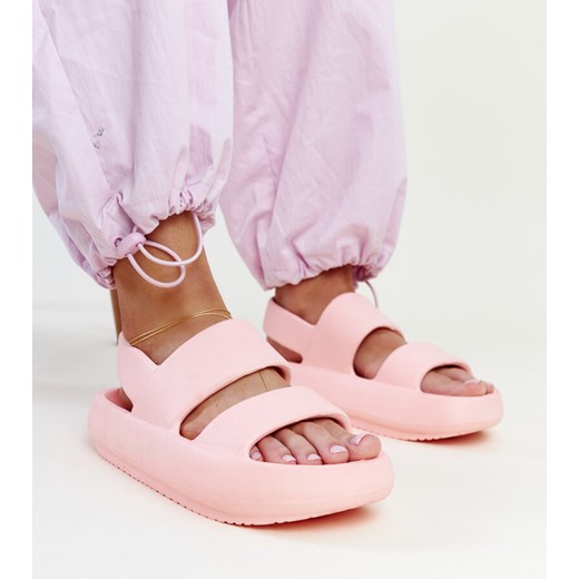 Różowe sandały Attiana ze sklepu gemre w kategorii Sandały damskie - zdjęcie 172170680
