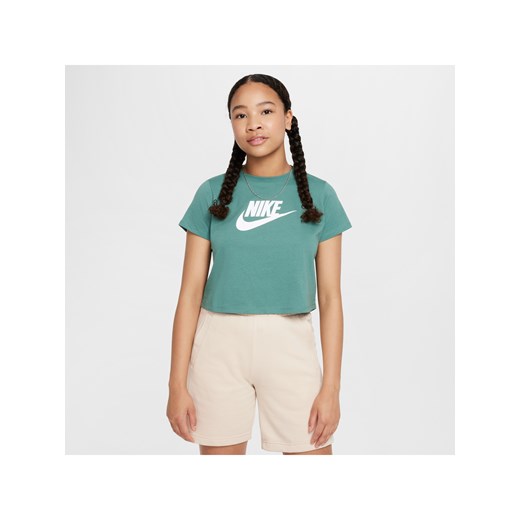 Krótki T-shirt dla dużych dzieci (dziewcząt) Nike Sportswear - Zieleń ze sklepu Nike poland w kategorii Bluzki dziewczęce - zdjęcie 172184661