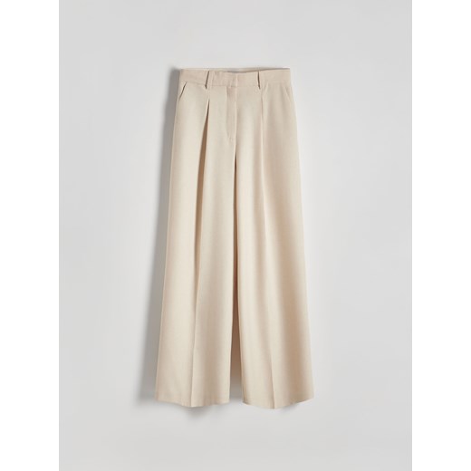 Reserved - Spodnie z kantem - beżowy ze sklepu Reserved w kategorii Spodnie damskie - zdjęcie 172194454