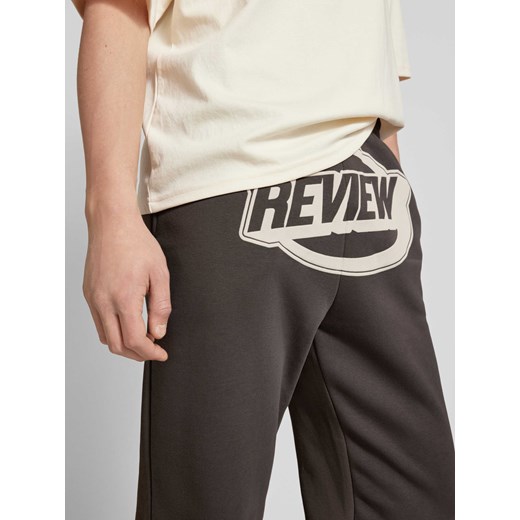 Spodnie dresowe o kroju regular fit z nadrukiem z logo Review XS Peek&Cloppenburg 