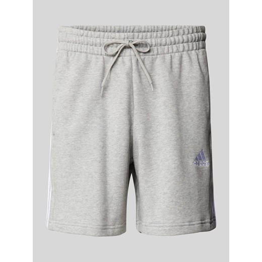 Szorty z dzianiny dresowej z wyhaftowanym logo ze sklepu Peek&Cloppenburg  w kategorii Spodenki męskie - zdjęcie 172238971