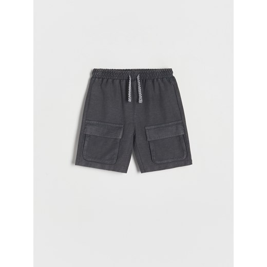 Reserved - Bawełniane szorty z kieszeniami - ciemnoszary ze sklepu Reserved w kategorii Spodnie i półśpiochy - zdjęcie 172241853