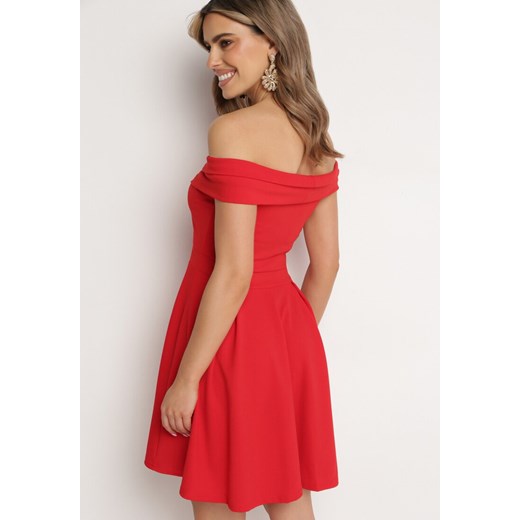 Czerwona Sukienka z Hiszpańskim Dekoltem o Rozkloszowanym Fasonie Vilenia S okazja Born2be Odzież