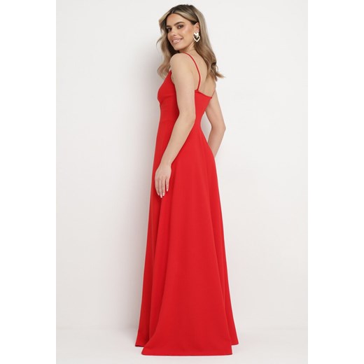 Czerwona Rozkloszowana Klasyczna Sukienka z Kopertowym Dekoltem na Cienkich S wyprzedaż Born2be Odzież