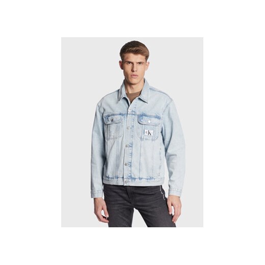 Calvin Klein Jeans Kurtka jeansowa J30J322381 Błękitny Regular Fit ze sklepu MODIVO w kategorii Kurtki męskie - zdjęcie 172248030