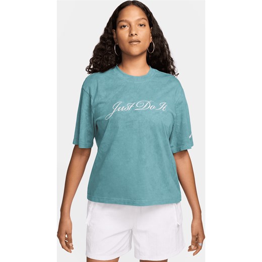 T-shirt damski Nike Sportswear - Zieleń ze sklepu Nike poland w kategorii Bluzki damskie - zdjęcie 172249862