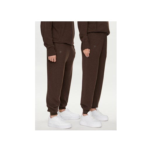 Pangaia Spodnie dresowe Archive Recycled Cashmere Brązowy Loose Fit ze sklepu MODIVO w kategorii Spodnie męskie - zdjęcie 172254641