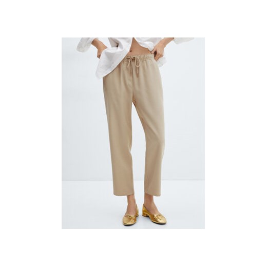 Mango Spodnie materiałowe Fluido 67085723 Beżowy Regular Fit ze sklepu MODIVO w kategorii Spodnie damskie - zdjęcie 172268551