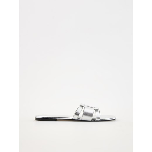 Reserved - Skórzane klapki - srebrny ze sklepu Reserved w kategorii Klapki damskie - zdjęcie 172269860