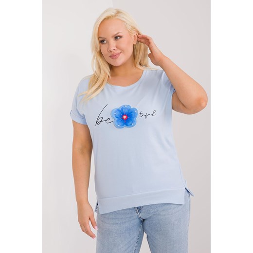 Bluzka plus size z kwiatem jasno niebieska ze sklepu 5.10.15 w kategorii Bluzki damskie - zdjęcie 172272703