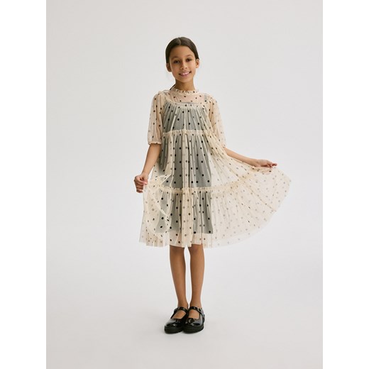 Reserved - Tiulowa sukienka w groszki - kremowy ze sklepu Reserved w kategorii Sukienki dziewczęce - zdjęcie 172274582