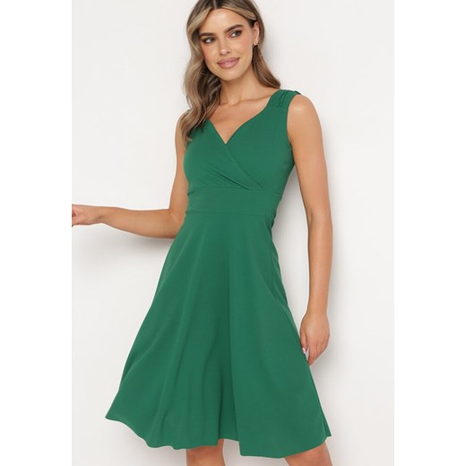Zielona Koktajlowa Sukienka na Ramiączkach z Kopertowym Dekoltem i Falbanką Omemia ze sklepu Born2be Odzież w kategorii Sukienki - zdjęcie 172275102
