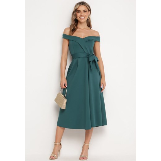 Zielona Elegancka Sukienka o Fasonie Hiszpanki z Materiałowym Paskiem Xaelia S wyprzedaż Born2be Odzież