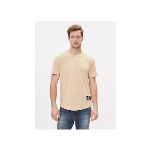 Calvin Klein Jeans T-Shirt J30J323482 Beżowy Regular Fit ze sklepu MODIVO w kategorii T-shirty męskie - zdjęcie 172288822