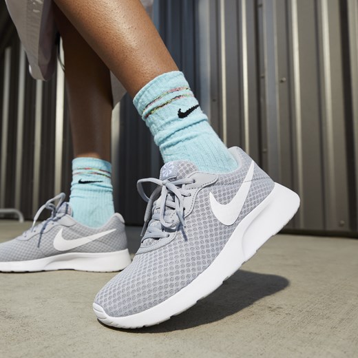 Buty sportowe damskie Nike tanjun płaskie sznurowane 