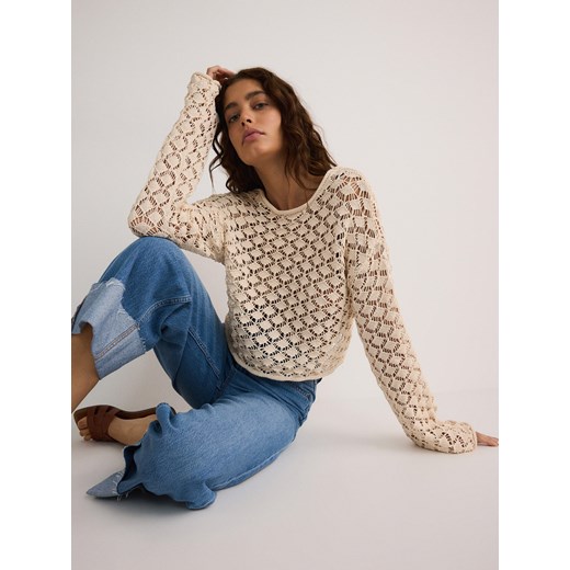 Reserved - Krótki sweter z ażurowym splotem - kremowy ze sklepu Reserved w kategorii Swetry damskie - zdjęcie 172303463