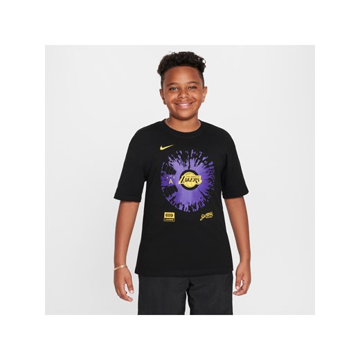 T-shirt dla dużych dzieci (chłopców) Nike NBA Max90 Los Angeles Lakers Courtside - Czerń ze sklepu Nike poland w kategorii T-shirty chłopięce - zdjęcie 172330203
