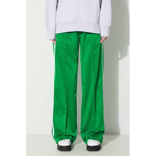 adidas Originals spodnie dresowe Firebird Loose kolor zielony z aplikacją IP0634 ze sklepu PRM w kategorii Spodnie damskie - zdjęcie 172333540