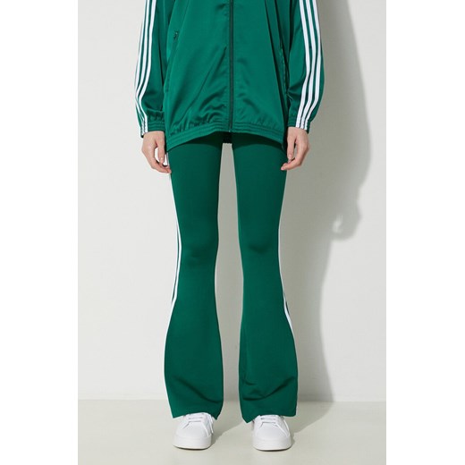 adidas Originals spodnie dresowe Flared kolor zielony z aplikacją IN6320 ze sklepu PRM w kategorii Spodnie damskie - zdjęcie 172333570