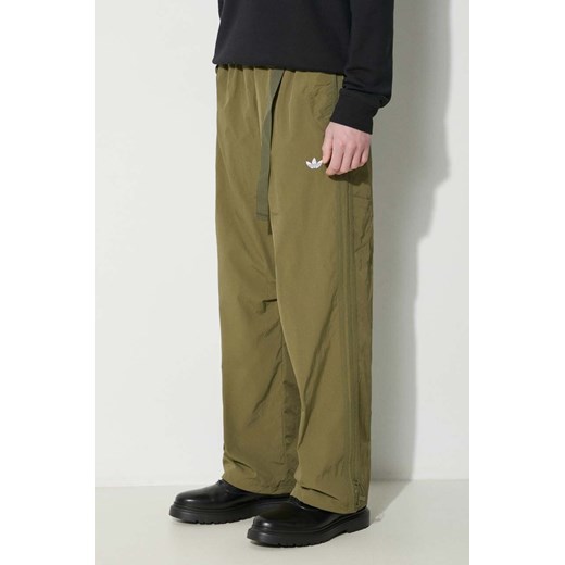 adidas Originals spodnie dresowe kolor zielony gładkie IS0201 ze sklepu PRM w kategorii Spodnie męskie - zdjęcie 172333642