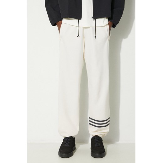 adidas Originals spodnie dresowe kolor beżowy z aplikacją  IV5356 ze sklepu PRM w kategorii Spodnie męskie - zdjęcie 172333660