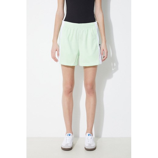 adidas Originals szorty damskie kolor zielony z aplikacją high waist IP0719 ze sklepu PRM w kategorii Szorty - zdjęcie 172333732