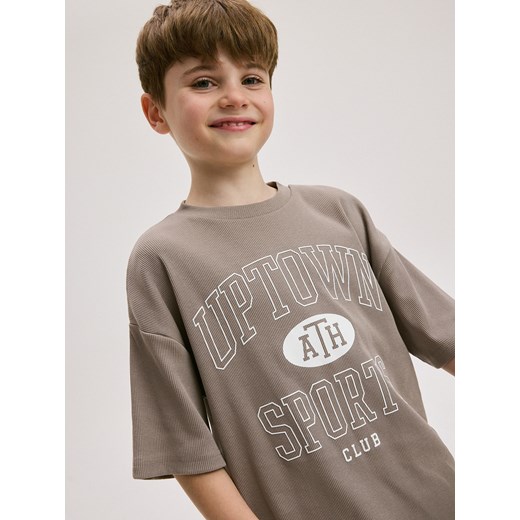 Reserved - T-shirt oversize z nadrukiem - brązowy ze sklepu Reserved w kategorii T-shirty chłopięce - zdjęcie 172357333