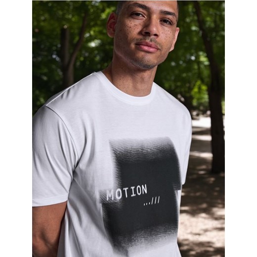 Sinsay - Koszulka z nadrukiem k - biały ze sklepu Sinsay w kategorii T-shirty męskie - zdjęcie 172363310
