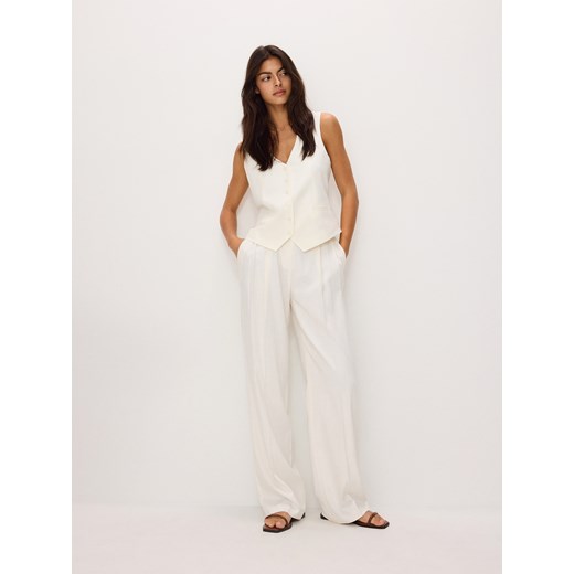 Reserved - Szerokie spodnie z wiskozą - złamana biel ze sklepu Reserved w kategorii Spodnie damskie - zdjęcie 172363672
