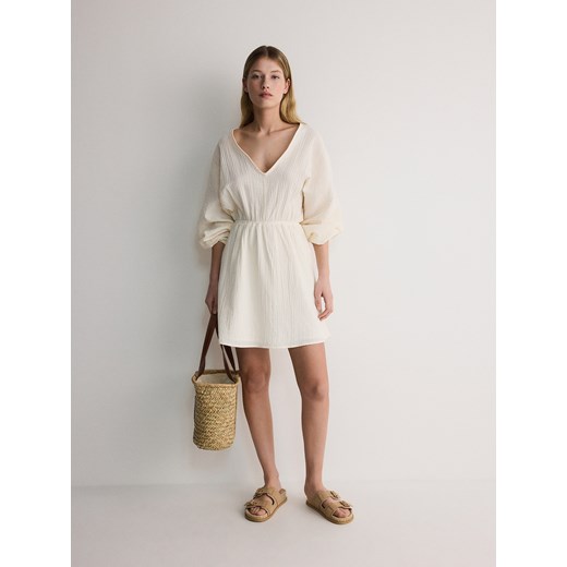 Reserved - Muślinowa sukienka - złamana biel ze sklepu Reserved w kategorii Sukienki - zdjęcie 172363992