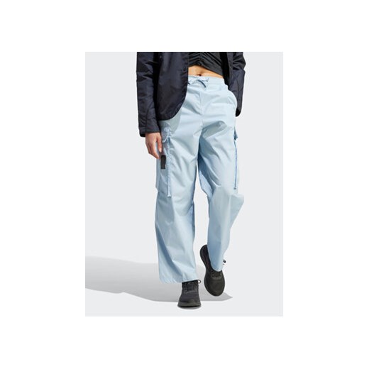adidas Spodnie dresowe City Escape Cargo HZ2874 Błękitny Loose Fit ze sklepu MODIVO w kategorii Spodnie damskie - zdjęcie 172370491