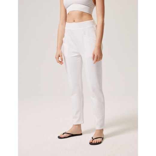 Spodnie dresowe REMMO Biały XS ze sklepu Diverse w kategorii Spodnie damskie - zdjęcie 172373112