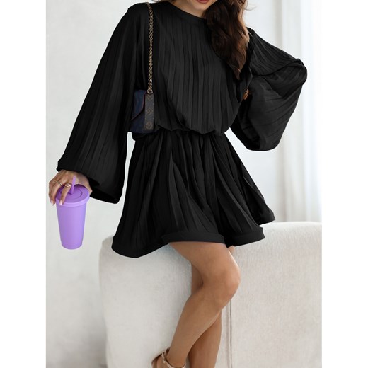 Rozkloszowana plisowana sukienka mini ELOTTA - czarna ze sklepu magmac.pl w kategorii Sukienki - zdjęcie 172377241