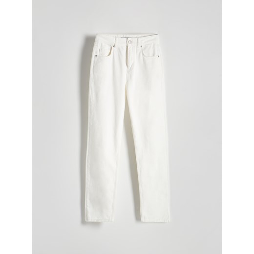 Reserved - Jeansy straight - biały ze sklepu Reserved w kategorii Jeansy damskie - zdjęcie 172388052