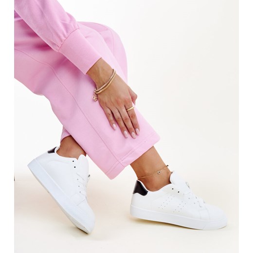 Biało-czarne sneakersy Akila ze sklepu gemre w kategorii Trampki damskie - zdjęcie 172388320