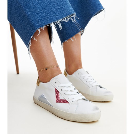 Białe sneakersy z efektem ,,znoszenia'' Gombola ze sklepu gemre w kategorii Trampki damskie - zdjęcie 172388414