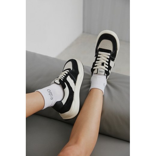 Estro: Biało-czarne sneakersy damskie ze skóry i weluru ze sklepu Estro w kategorii Buty sportowe damskie - zdjęcie 172393212