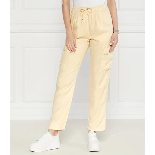 Spodnie damskie Pepe Jeans casual żółte z lyocellu 